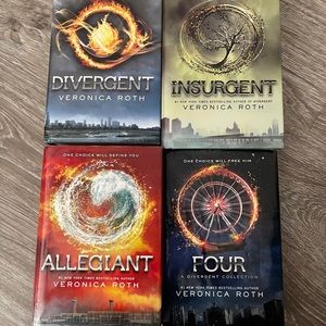 Divergent Book Bundle by Veronica Roth